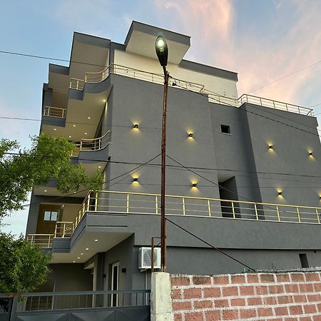 Mico'S Apartments Vlore Exterior photo