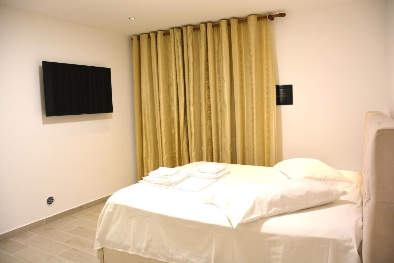 Mico'S Apartments Vlore Exterior photo