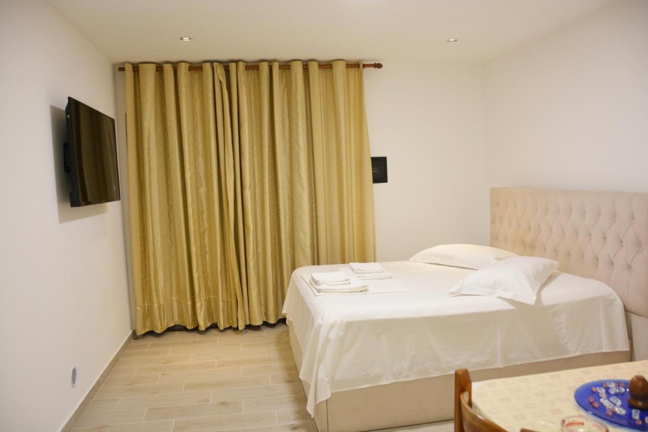 Mico'S Apartments Vlore Exterior photo